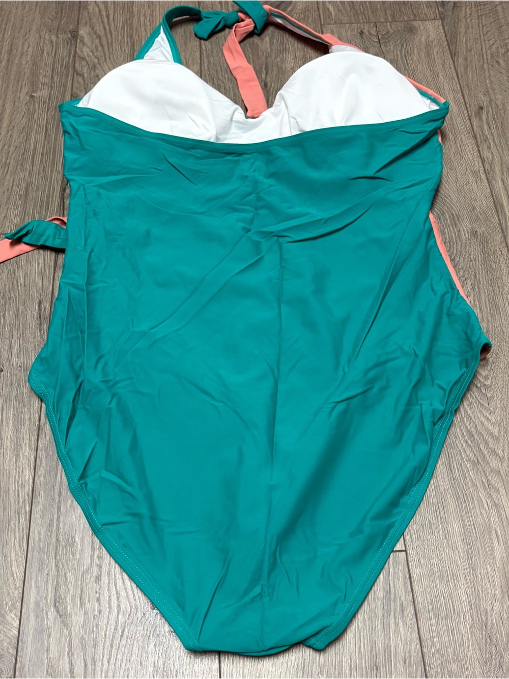 Plus size swimsuit - Picture 2 of 3